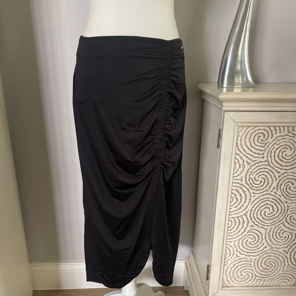 Guess Micol Solid Skirt in Jet Black.